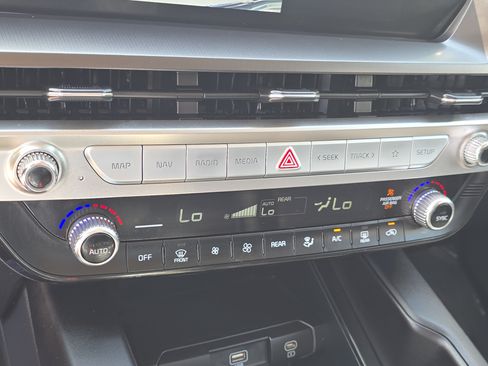 Certified 2024 Kia Telluride LX FWD image 24