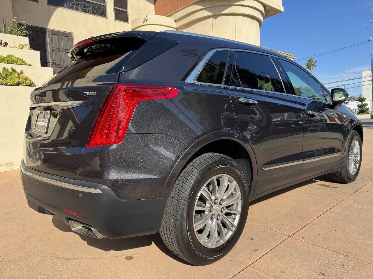 Used 2017 Cadillac XT5 Luxury w/ Driver Awareness Package FWD image 7