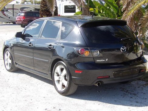 Used 2004 MAZDA MAZDA3 s w/ Moonroof & 6-CD Pkg image 6
