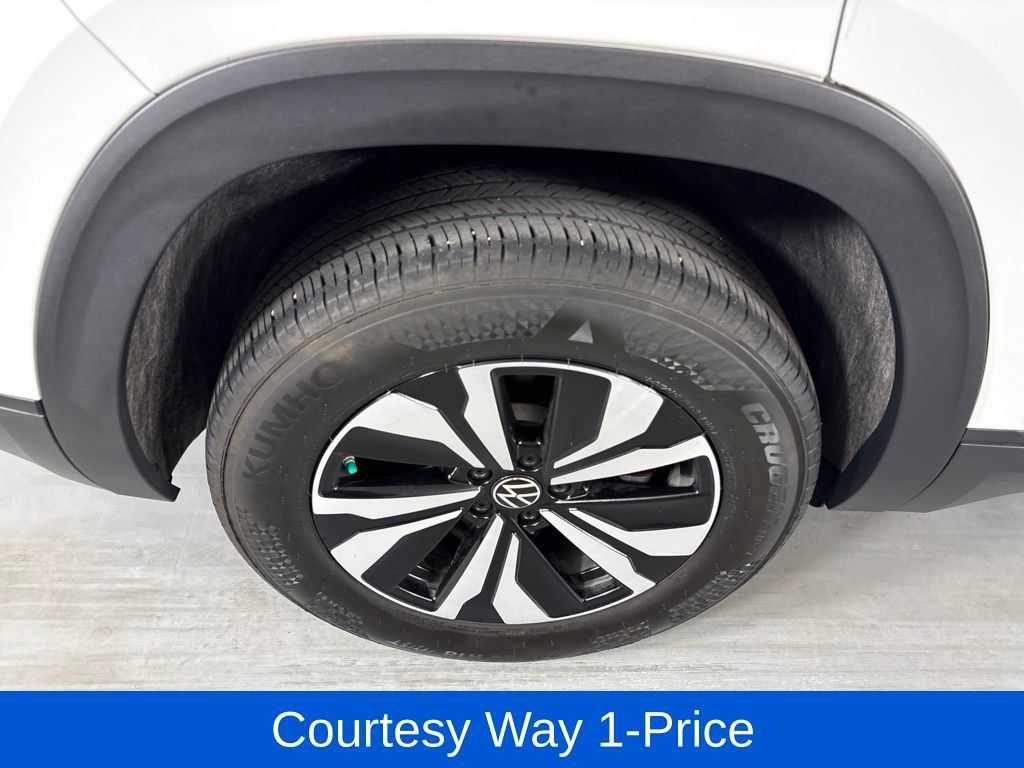 Used 2024 Volkswagen Atlas Cross Sport SE FWD image 13