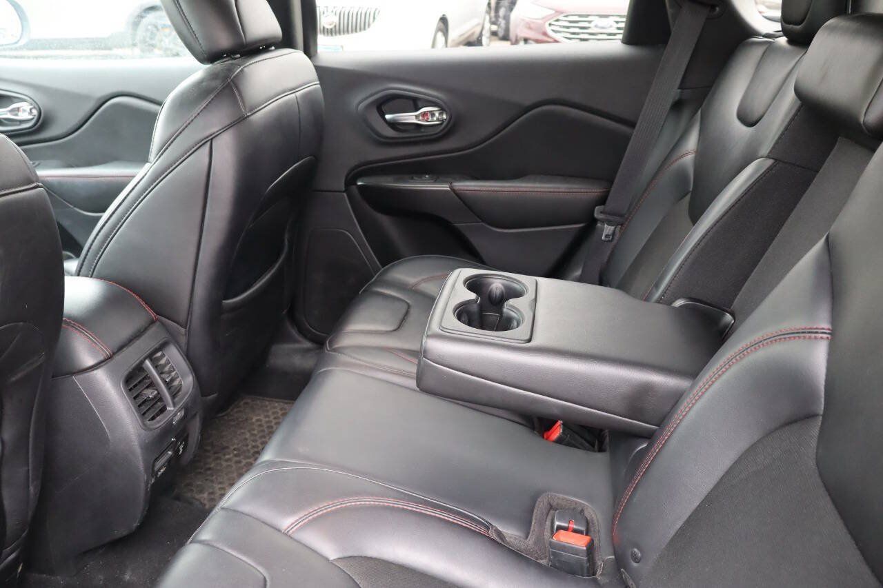 Used 2019 Jeep Cherokee Trailhawk w/ Cold Weather Group AWD/4WD image 13