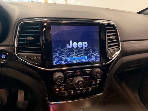 Used 2019 Jeep Grand Cherokee Altitude AWD/4WD image 20