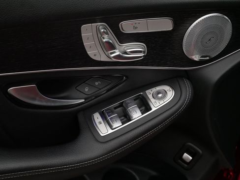 Used 2021 Mercedes-Benz GLC 300 4MATIC image 19