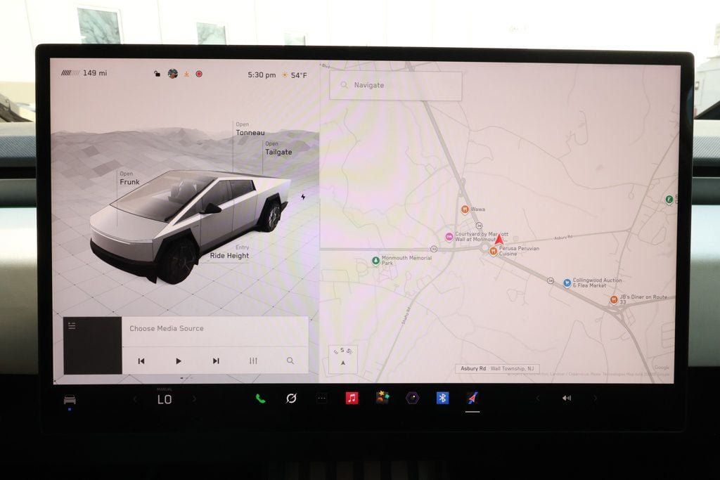 Used 2024 Tesla Cybertruck AWD Crew Cab image 22