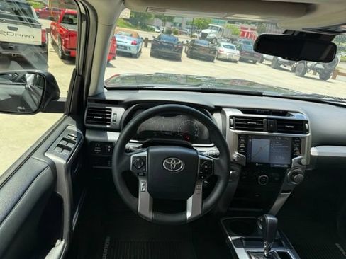 Used 2020 Toyota 4Runner SR5 Premium w/ Moonroof Package AWD/4WD image 61
