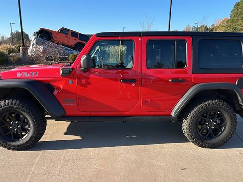 Used 2025 Jeep Wrangler Willys image 11
