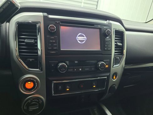 Used 2018 Nissan Titan SV w/ SV Convenience Package AWD/4WD image 23
