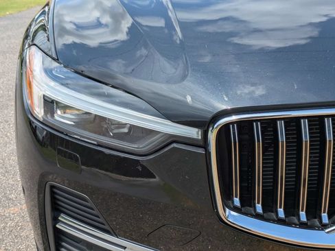 Used 2023 Volvo XC60 B5 Plus w/ Climate Package AWD/4WD image 10
