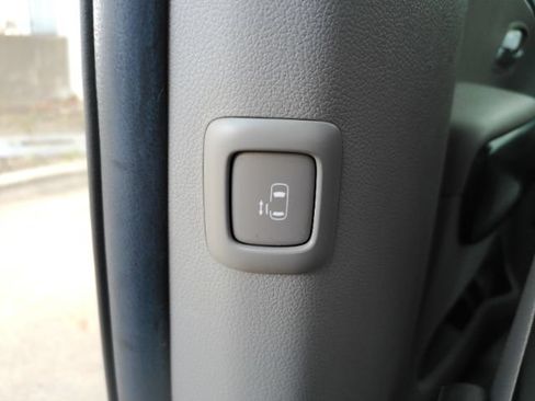 Used 2021 Kia Sedona LX FWD image 31