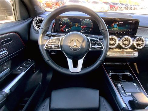 Used 2022 Mercedes-Benz GLB 250 4MATIC image 6