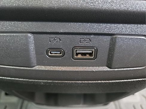Used 2024 Chevrolet Colorado ZR2 w/ Technology Package AWD/4WD image 12