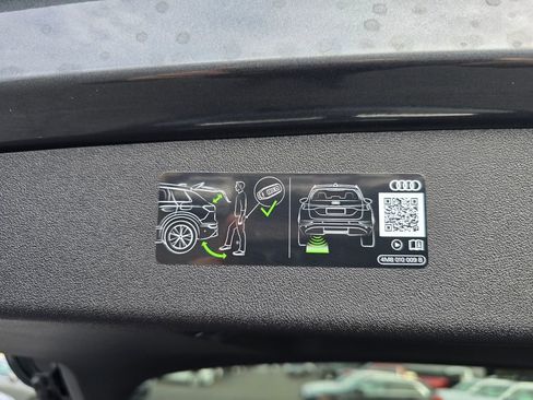 New 2025 Audi SQ5 Prestige image 18