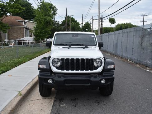 Used 2025 Jeep Wrangler Unlimited Sport AWD/4WD image 3