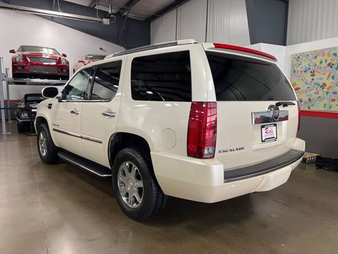 Used 2007 Cadillac Escalade AWD w/ Climate Package image 5