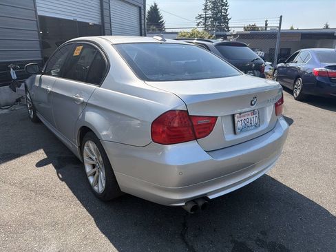 Used 2011 BMW 328i xDrive Sedan AWD/4WD image 2