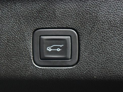 Used 2025 Chevrolet Tahoe Z71 image 12