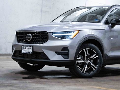 New 2026 Volvo XC40 B5 Core AWD/4WD image 2
