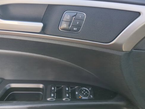 Used 2017 Ford Fusion SE image 11