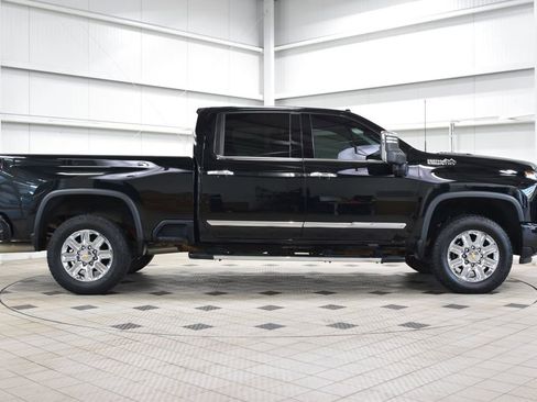 Used 2024 Chevrolet Silverado 2500 High Country w/ High Country Premium Package AWD/4WD image 9