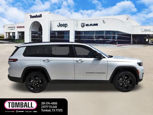 Used 2023 Jeep Grand Cherokee L Laredo AWD/4WD image 8