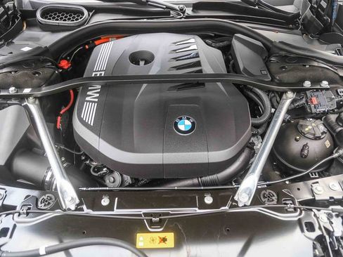 Used 2025 BMW 750e xDrive w/ Premium Package AWD/4WD image 23
