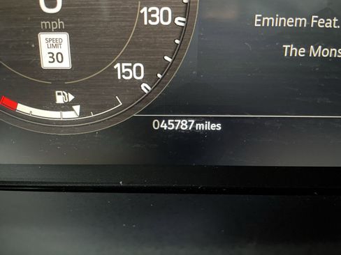 Used 2023 Land Rover Defender 130 First Edition image 25