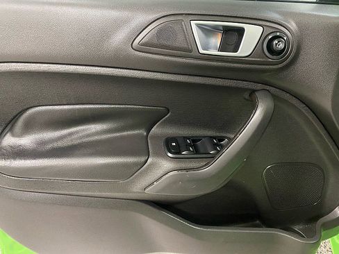 Used 2014 Ford Fiesta Titanium image 9