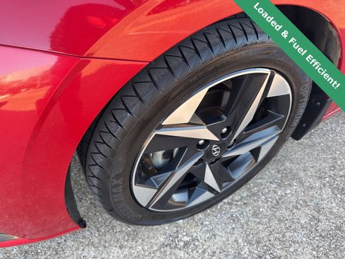 Used 2022 Hyundai Elantra Limited image 12