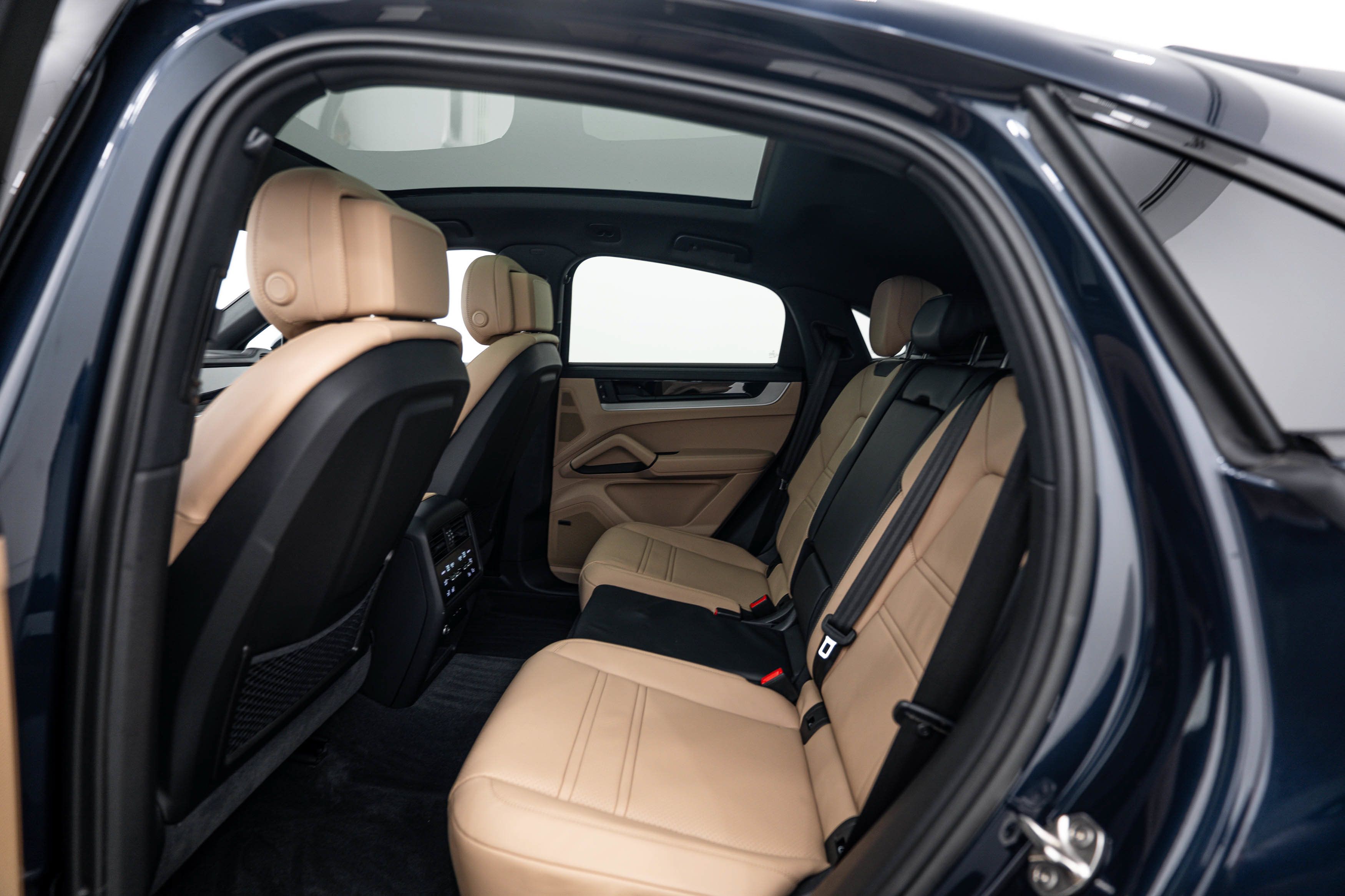 Certified 2024 Porsche Cayenne Coupe AWD/4WD image 24