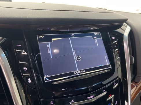 Used 2019 Cadillac Escalade Luxury image 12