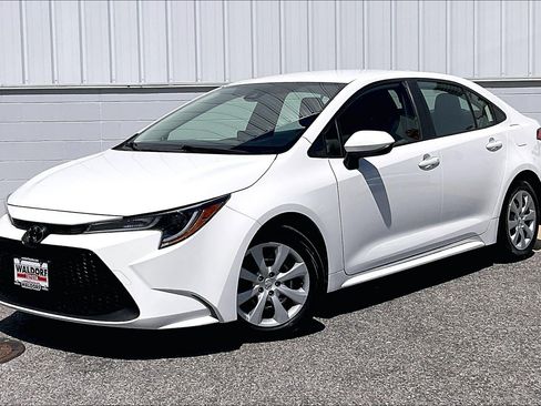 Used 2022 Toyota Corolla LE FWD image 2