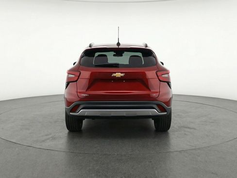 Used 2025 Chevrolet Trax LT FWD image 6