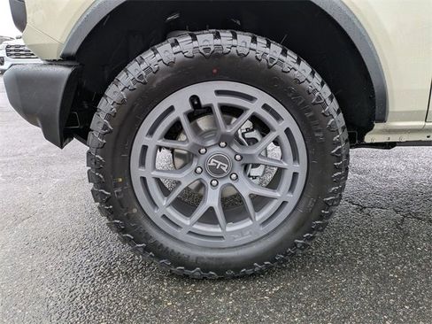 New 2025 Ford Bronco 4-Door image 10