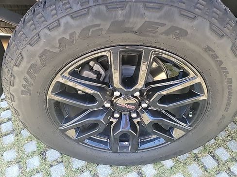 Used 2024 GMC Sierra 1500 Elevation AWD/4WD image 8