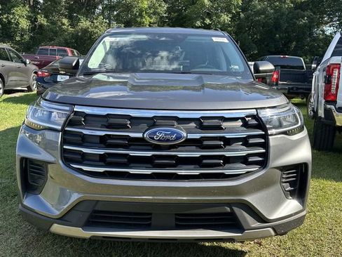 Certified 2025 Ford Explorer Active RWD image 3