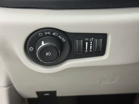 Used 2020 Chrysler Pacifica Limited FWD image 14