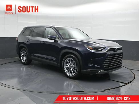 Used 2025 Toyota Grand Highlander AWD image 4