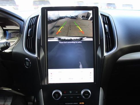 Used 2024 Ford Edge SE image 25