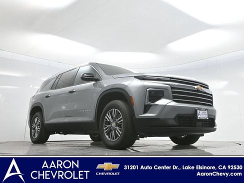 Used 2025 Chevrolet Traverse LT AWD/4WD image 2
