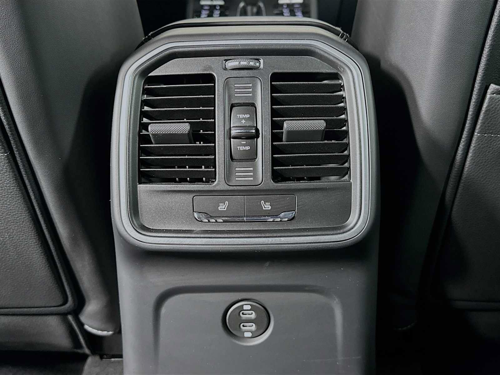 Certified 2026 Porsche Macan AWD/4WD image 26