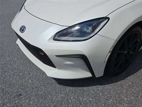 Used 2023 Toyota GR86 Premium RWD image 10