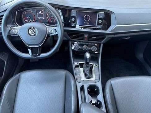 Used 2020 Volkswagen Jetta SE w/ SE Cold Weather Package FWD image 13