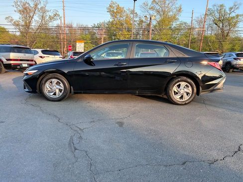 Used 2024 Hyundai Elantra SE image 4