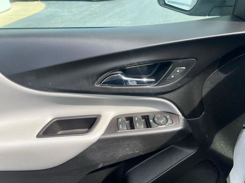 Used 2021 Chevrolet Equinox LS AWD/4WD image 16