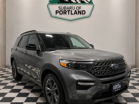 Used 2024 Ford Explorer XLT w/ Equipment Group 202A AWD/4WD image 3
