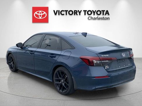 Used 2025 Honda Civic Sport image 3