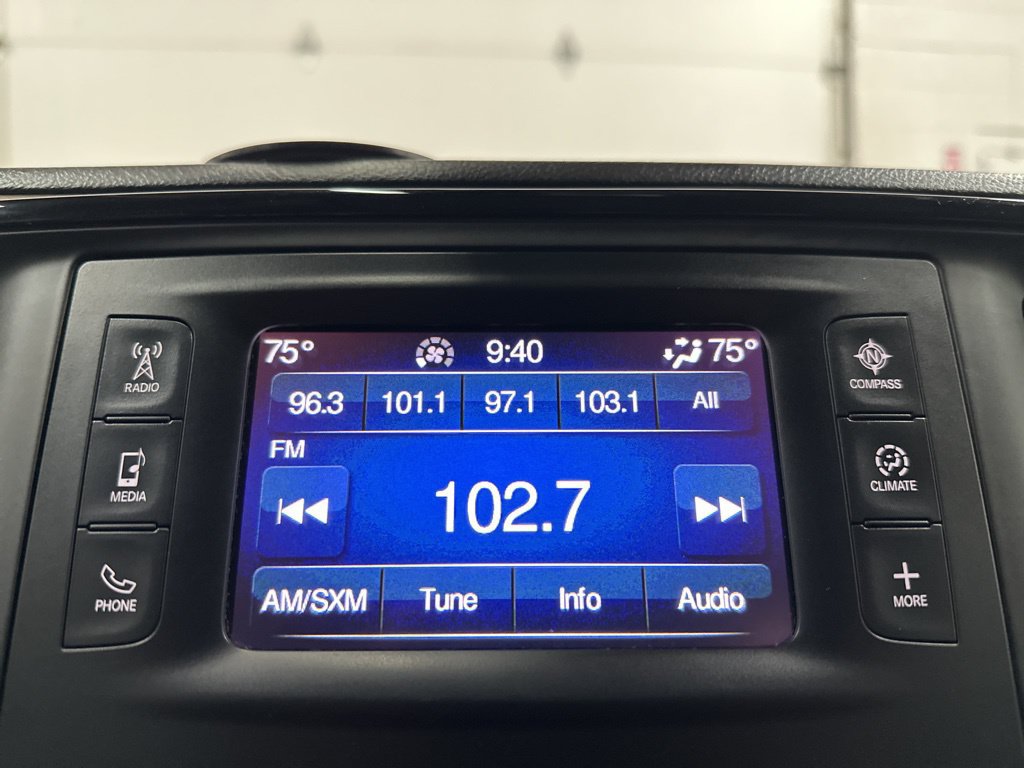 Used 2017 Chrysler Pacifica Touring-L FWD image 30