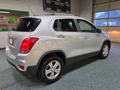 Used 2017 Chevrolet Trax LT w/ LT Convenience Package FWD image 6