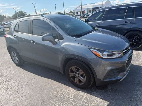 Used 2019 Chevrolet Trax LT w/ LT Convenience Package FWD image 1