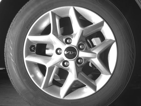 Used 2025 Kia Soul LX w/ LX Technology Package FWD image 13